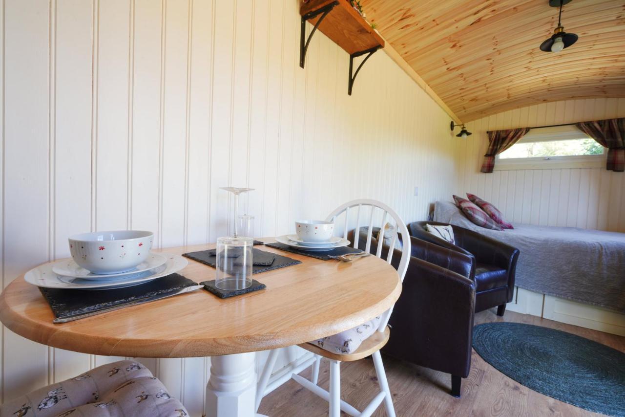 The Laburnum Retreat Shepherd Hut Private Hot Tub Upper Hulme Exterior photo